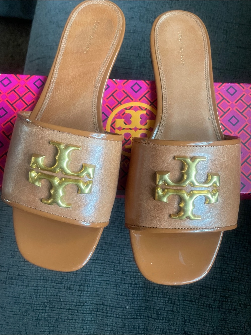 Beautiful Tory Burch Eleanor slides!!